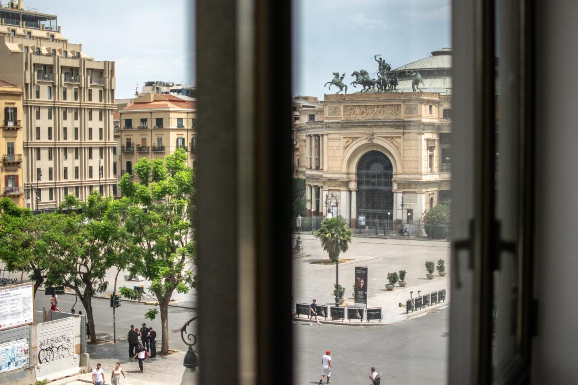 Politeama Crystal Rooms Palermo Ngoại thất bức ảnh
